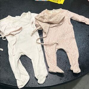 Bee and Dee Baby stretchie and bonnet Sets 3m